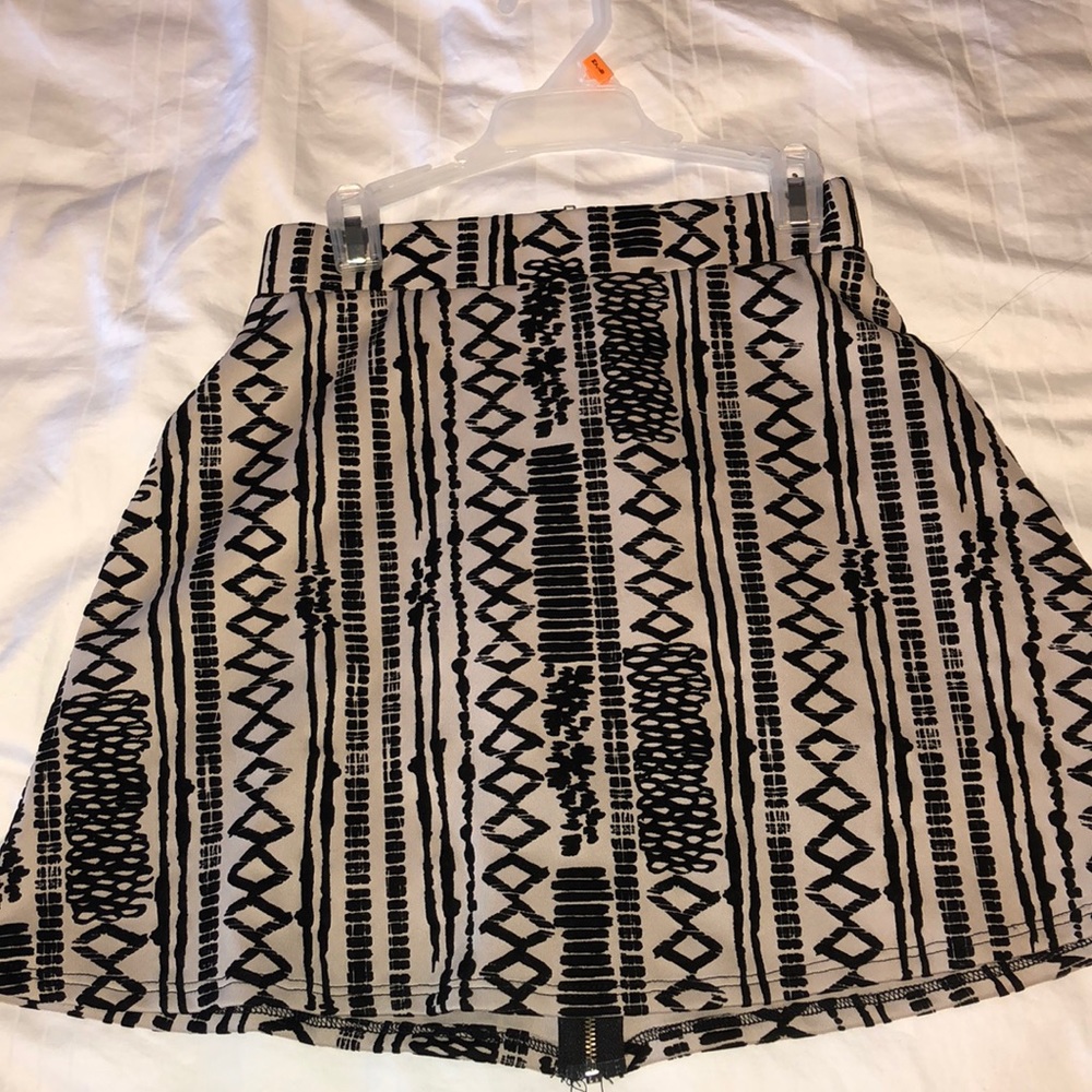 Super cute patterned skirt